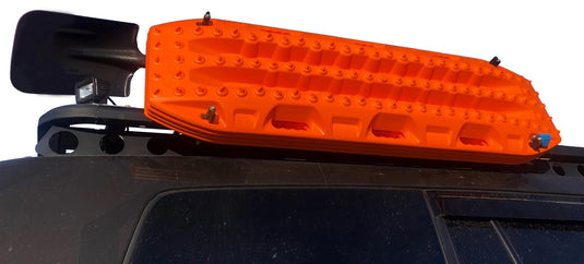 MAXTRAX Recovery board Roof Rack Mount Kit installed