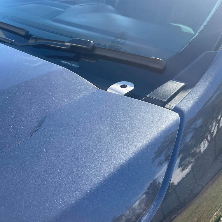 Load image into Gallery viewer, Ford Everest 2012-2021 Bonnet Hinge UHF Antenna Bracket
