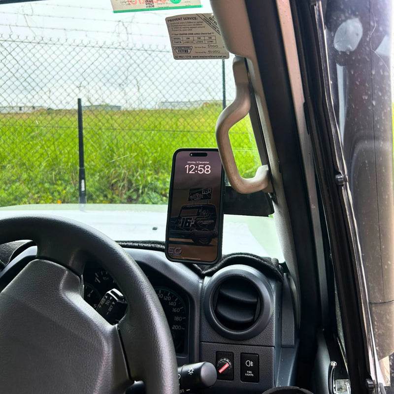 Load image into Gallery viewer, Toyota Landcruiser 79 Series Dual - Scrub King Phone or UHF Mount
