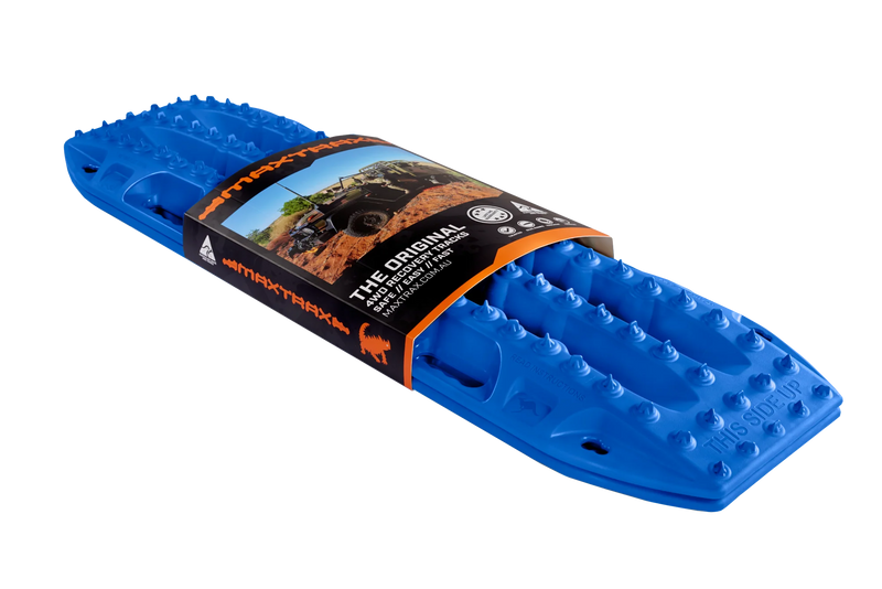 Load image into Gallery viewer, MAXTRAX MKII FJ Blue recovery track keyhole mounting point close-up
