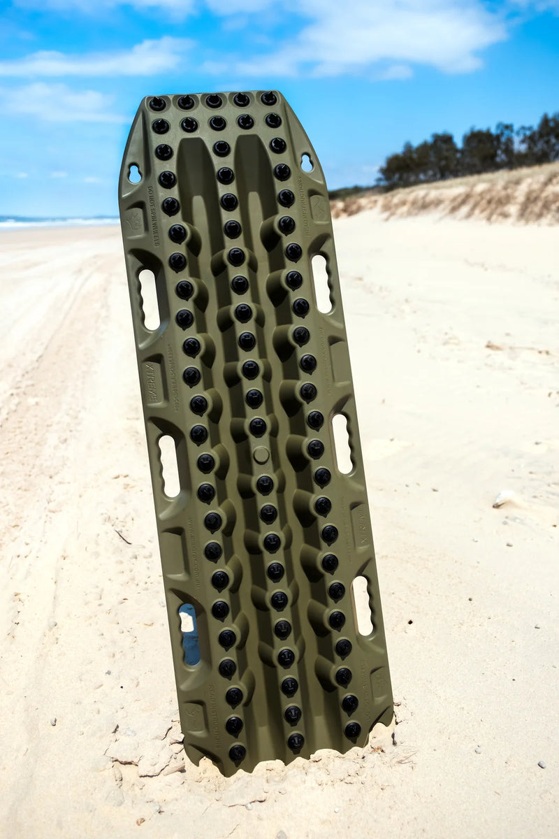 Load image into Gallery viewer, MAXTRAX XTREME Olive Drab recovery track glove-friendly handle detail

