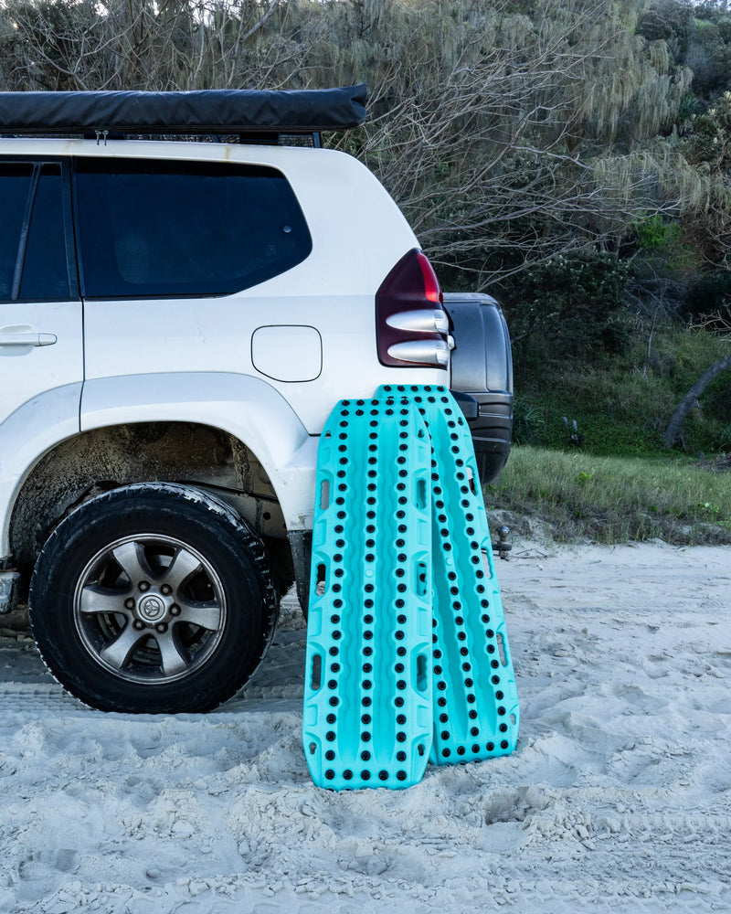Load image into Gallery viewer, MAXTRAX XTREME Turquoise board showing 88 hard-anodised alloy teeth
