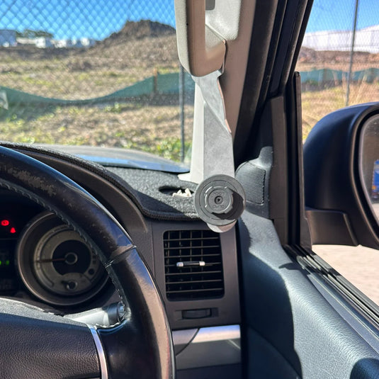 Mitsubishi Pajero 2008-2016 - Scrub King Phone or UHF Mount