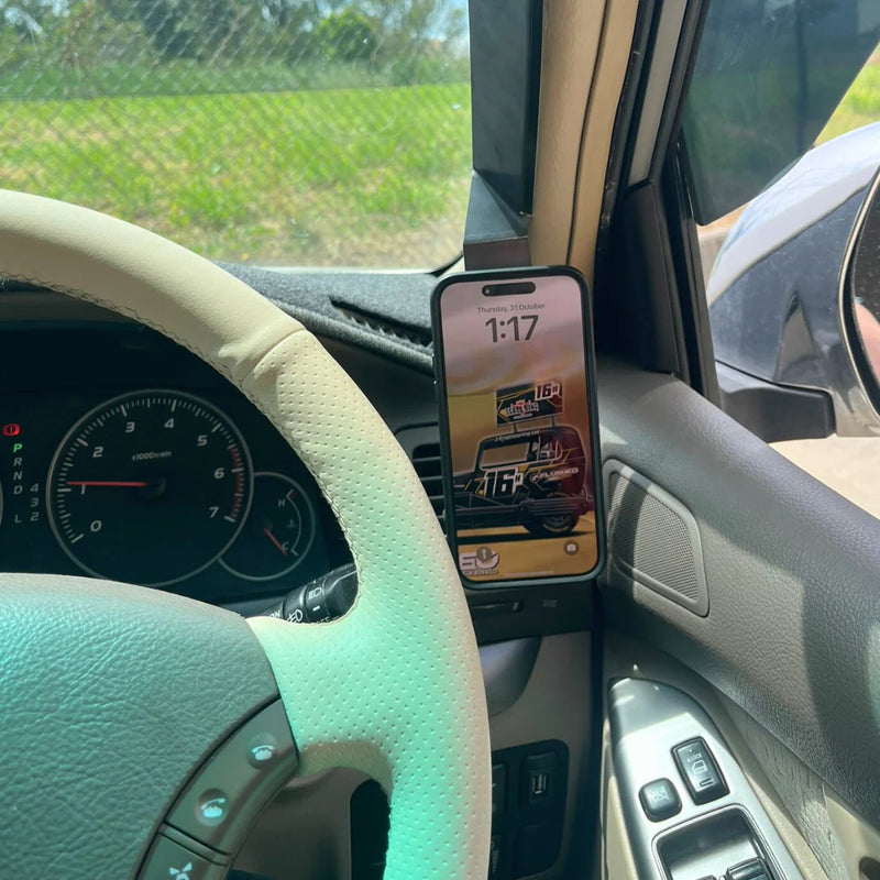 Load image into Gallery viewer, Toyota Landcruiser Prado 2002-2008 - Scrub King Phone or UHF Mount
