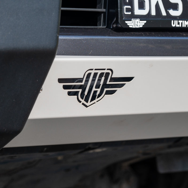 Load image into Gallery viewer, Toyota Landcruiser 200 Series 2015-2022 Ultimate9 Nudge Bar
