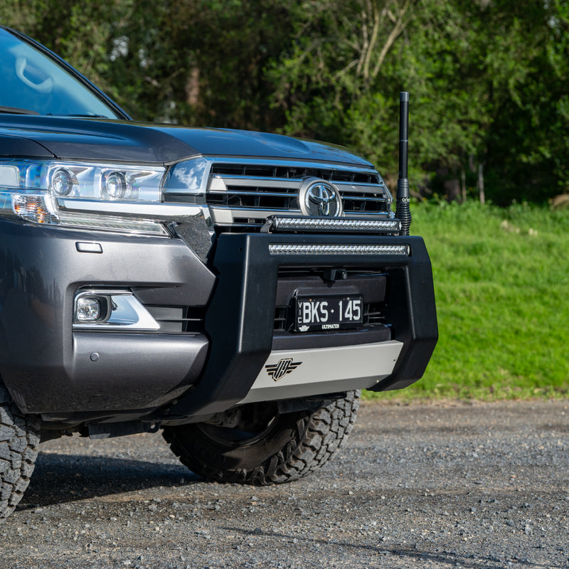 Load image into Gallery viewer, Toyota Landcruiser 200 Series 2015-2022 Ultimate9 Nudge Bar
