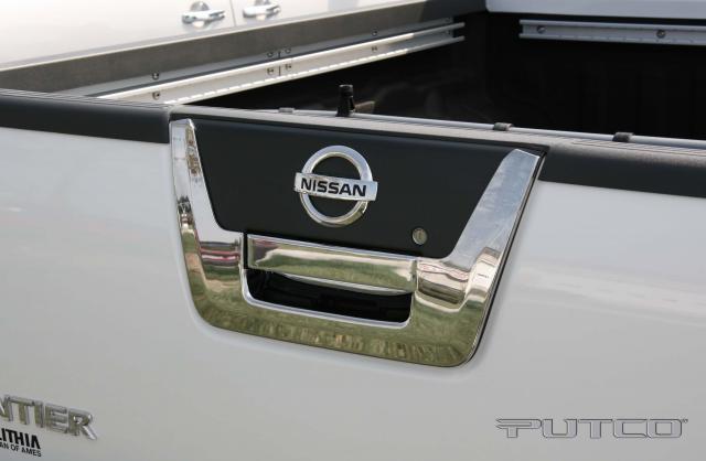 Load image into Gallery viewer, Nissan D40 | Chrome Tailgate Handle | Stage 1 Customs
