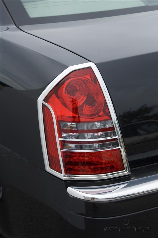 Load image into Gallery viewer, Chrysler 300c 2005-2007 Chrome Tail Light Covers (Pair)

